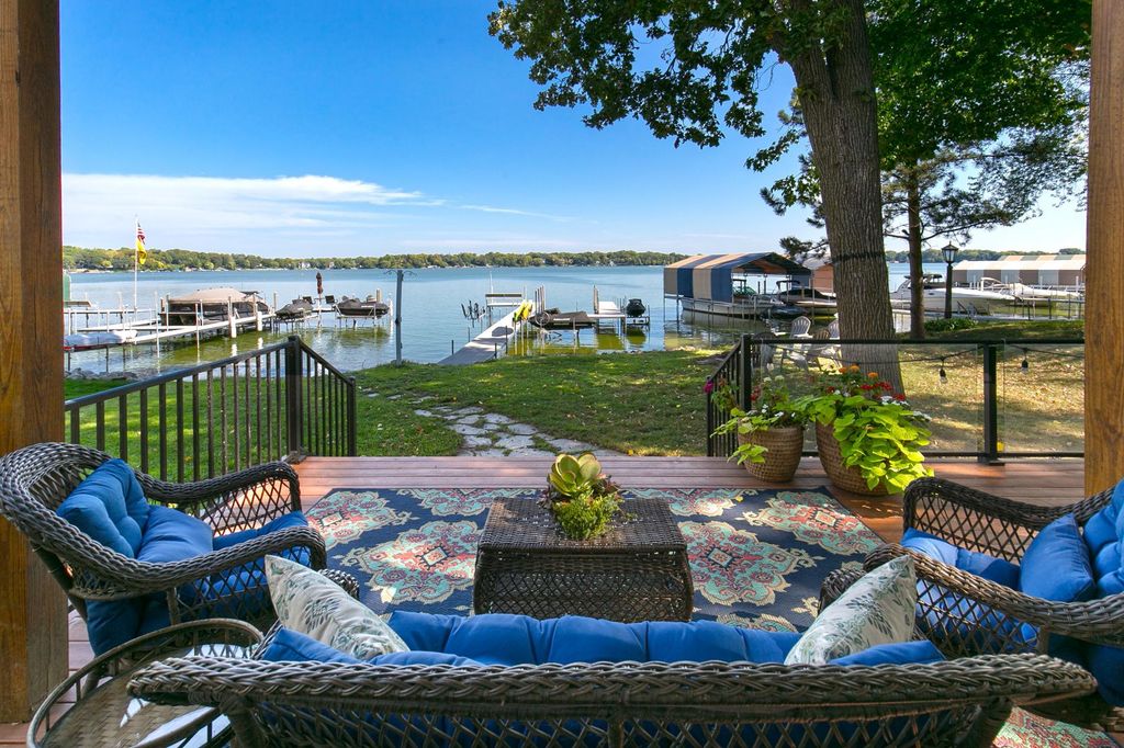 1900 Shorewood Lane, Mound, MN 55364