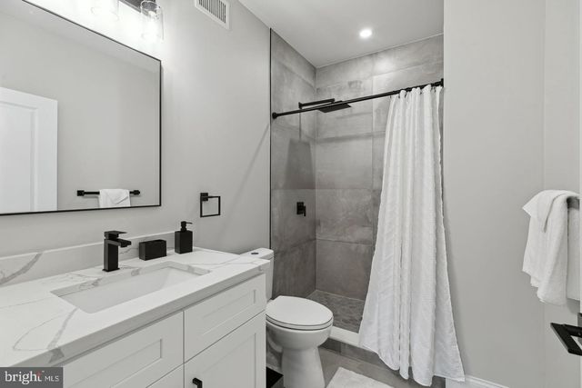 36 EVERGREEN LN, Phoenixville, PA 19460