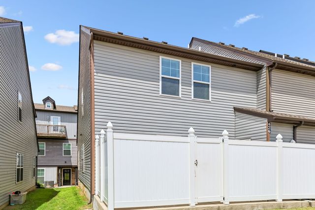 426 Rick McCormick Dr, La Vergne, TN 37086