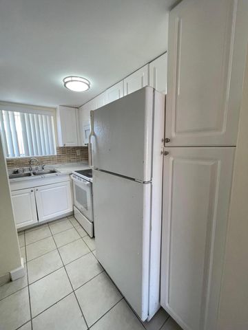 1501 Crescent Circle A6, Lake Park, FL 33403