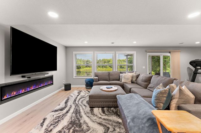7616 103rd Avenue N, Brooklyn Park, MN 55445