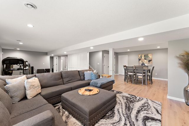 7616 103rd Avenue N, Brooklyn Park, MN 55445