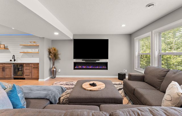 7616 103rd Avenue N, Brooklyn Park, MN 55445