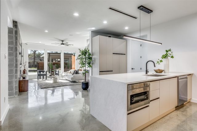 1439 E Louisiana Avenue, Dallas, TX 75216