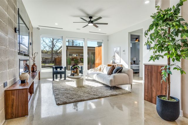 1439 E Louisiana Avenue, Dallas, TX 75216