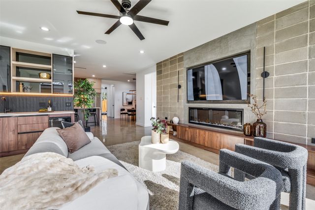 1439 E Louisiana Avenue, Dallas, TX 75216