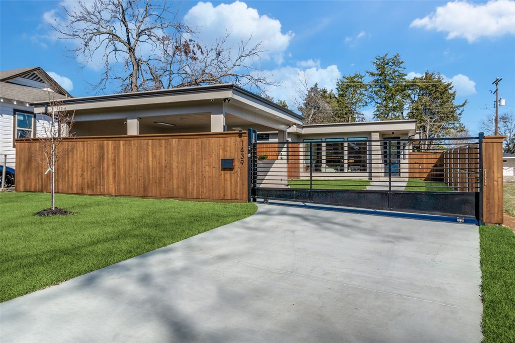 1439 E Louisiana Avenue, Dallas, TX 75216