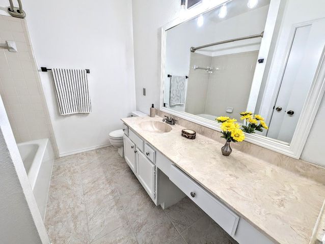 17641 Red Oak Drive 641, Houston, TX 77090