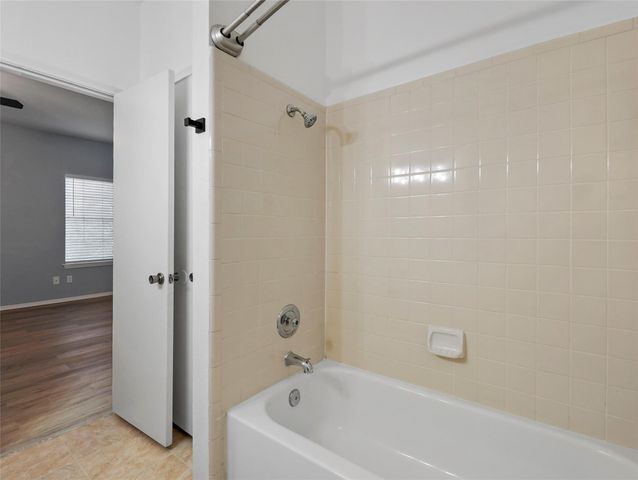 17641 Red Oak Drive 641, Houston, TX 77090