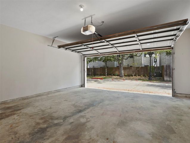 17641 Red Oak Drive 641, Houston, TX 77090