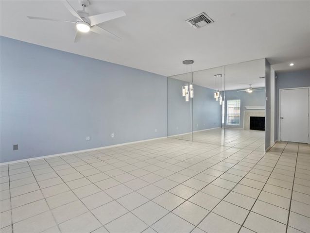 17641 Red Oak Drive 641, Houston, TX 77090