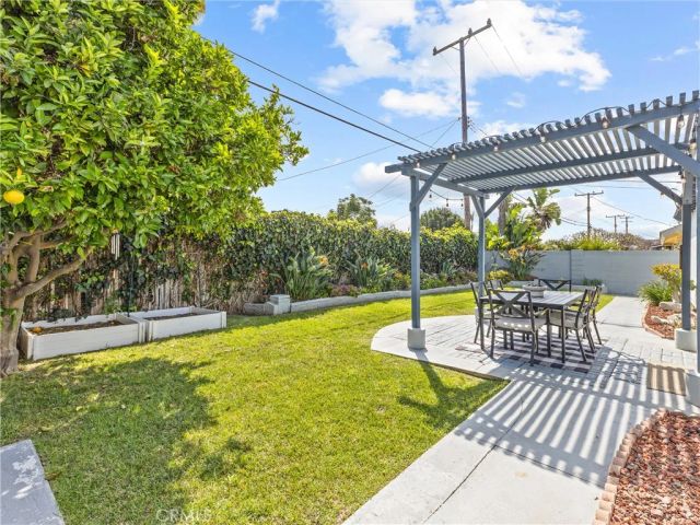 17102 Kampen Lane, Huntington Beach, CA 92647