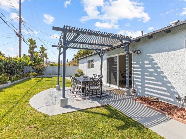 17102 Kampen Lane, Huntington Beach, CA 92647