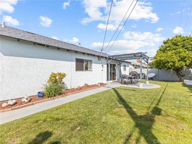 17102 Kampen Lane, Huntington Beach, CA 92647