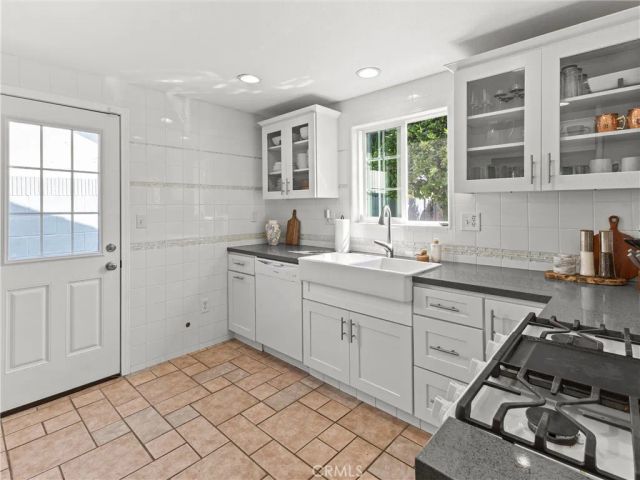 17102 Kampen Lane, Huntington Beach, CA 92647