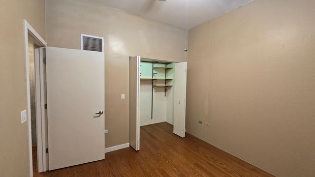 235 W Van Buren Street 1417, Chicago, IL 60607