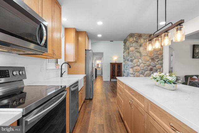 3146 CLUB DR, Allentown, PA 18103