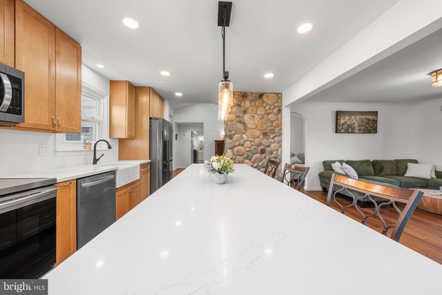 3146 CLUB DR, Allentown, PA 18103