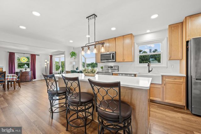 3146 CLUB DR, Allentown, PA 18103