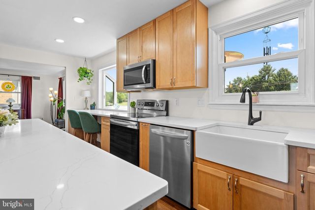 3146 CLUB DR, Allentown, PA 18103