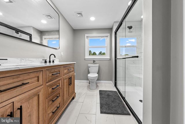 3146 CLUB DR, Allentown, PA 18103