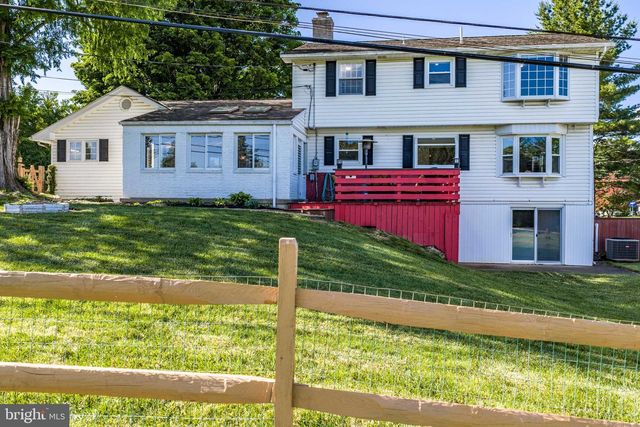 3146 CLUB DR, Allentown, PA 18103