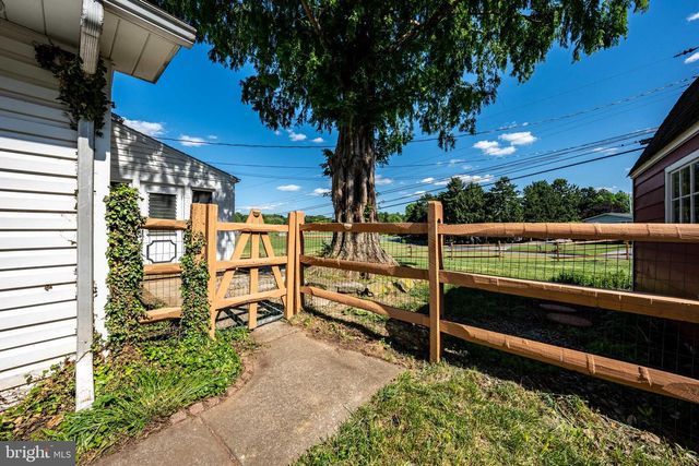 3146 CLUB DR, Allentown, PA 18103