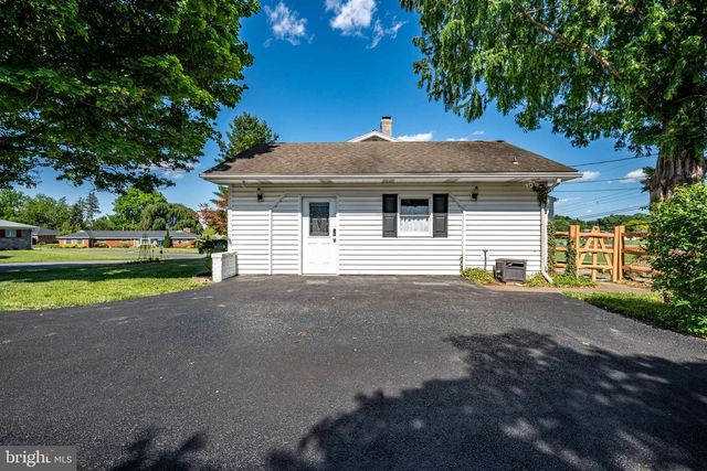 3146 CLUB DR, Allentown, PA 18103