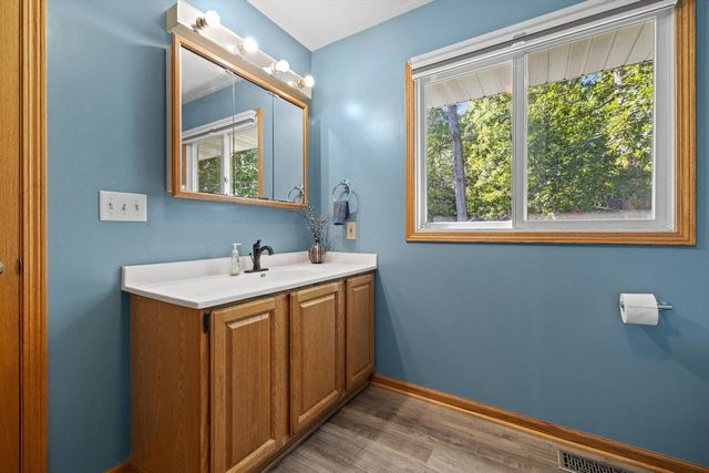 709 Manor DRIVE, Twin Lakes, WI 53181