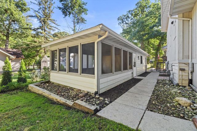 709 Manor DRIVE, Twin Lakes, WI 53181