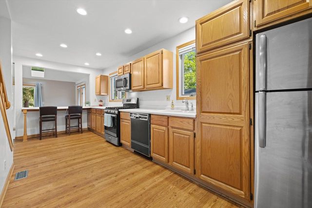 709 Manor DRIVE, Twin Lakes, WI 53181