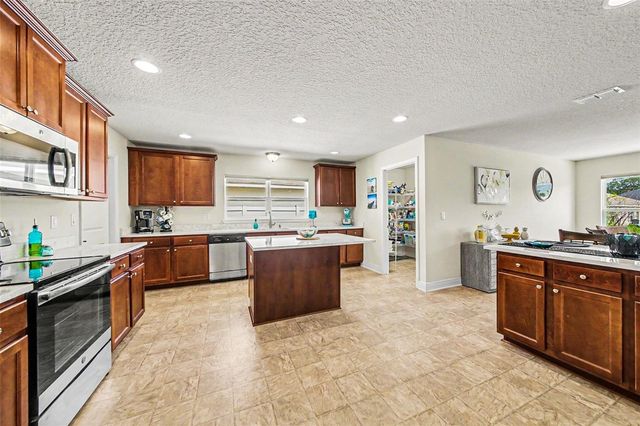 503 W LEAH COURT, Fruitland Park, FL 34731