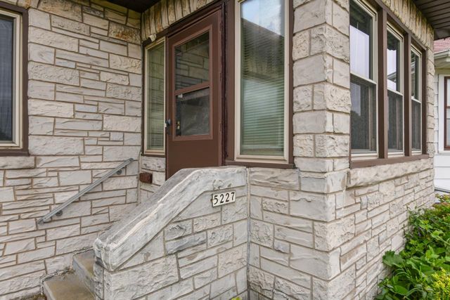 5227 W National AVENUE, West Milwaukee, WI 53214