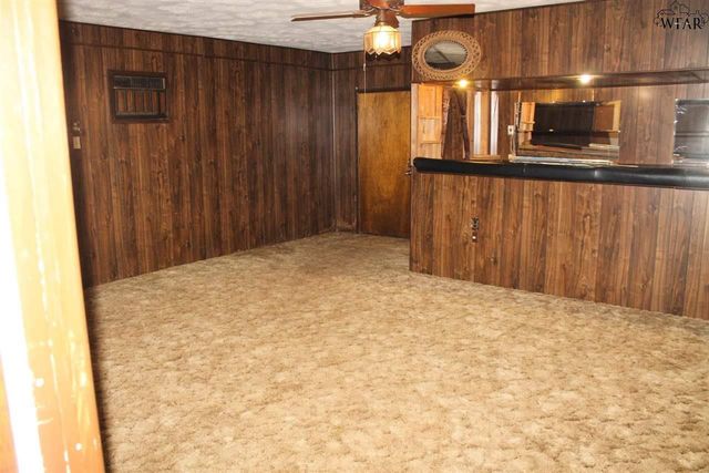 600 S BELL ROAD, Iowa Park, TX 76367
