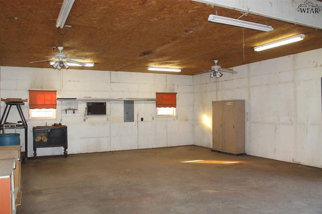 600 S BELL ROAD, Iowa Park, TX 76367