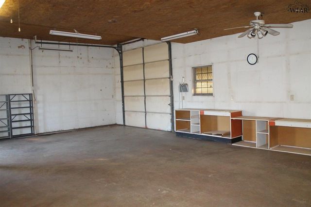 600 S BELL ROAD, Iowa Park, TX 76367