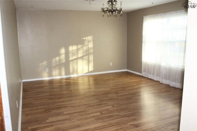 600 S BELL ROAD, Iowa Park, TX 76367
