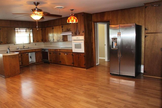 600 S BELL ROAD, Iowa Park, TX 76367