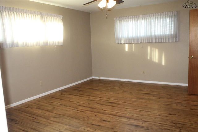 600 S BELL ROAD, Iowa Park, TX 76367