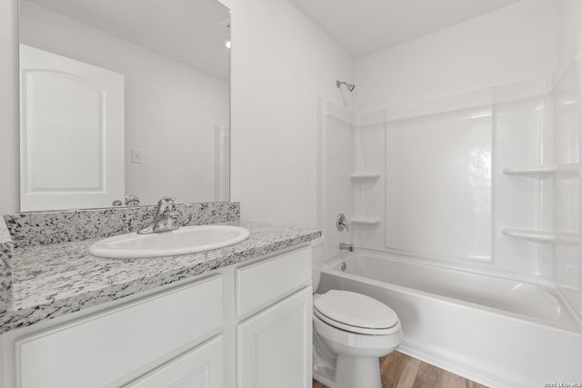 16186 Farmer, Lytle, TX 78052