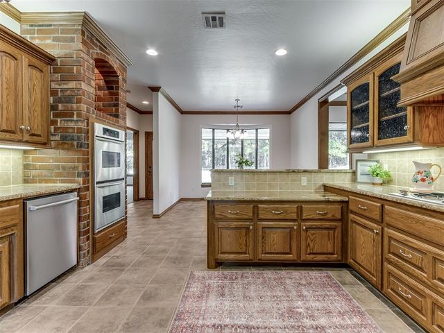 16401 Roserock Circle, Choctaw, OK 73020