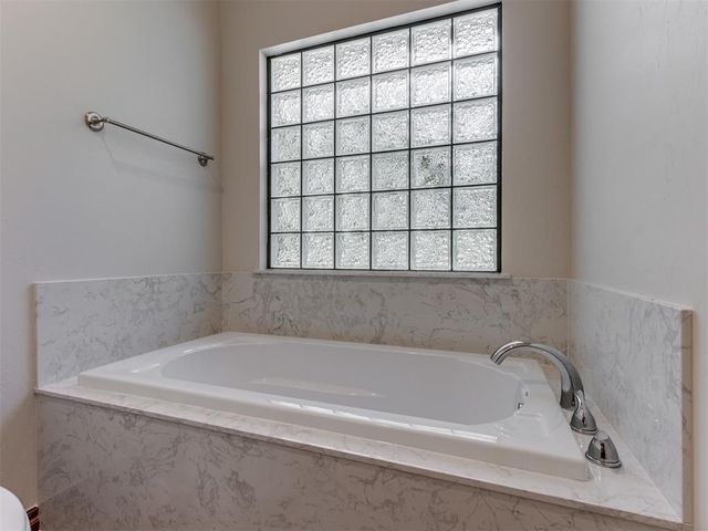 16401 Roserock Circle, Choctaw, OK 73020