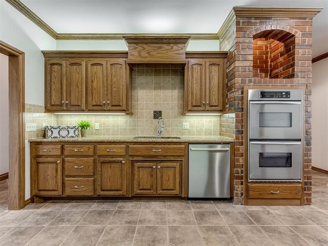 16401 Roserock Circle, Choctaw, OK 73020
