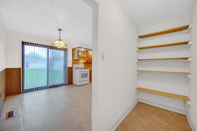 637 Old Forge Road, Valparaiso, IN 46385