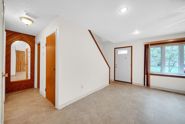 637 Old Forge Road, Valparaiso, IN 46385