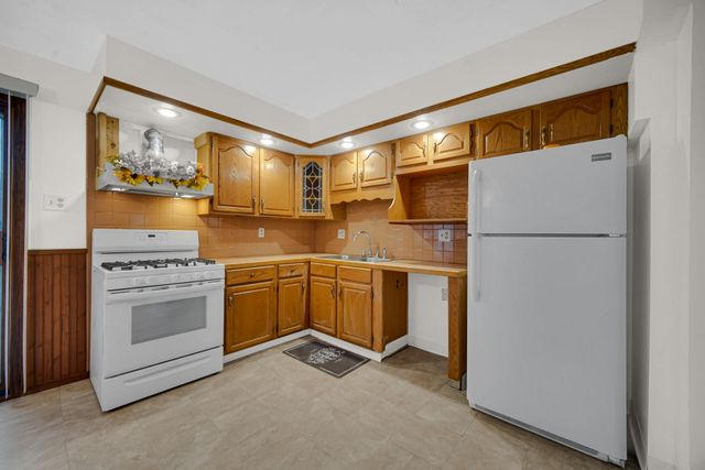 637 Old Forge Road, Valparaiso, IN 46385