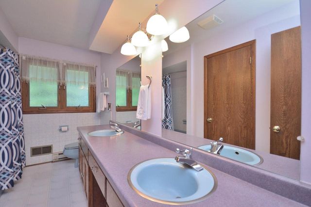 5222 S 20th STREET, Milwaukee, WI 53221