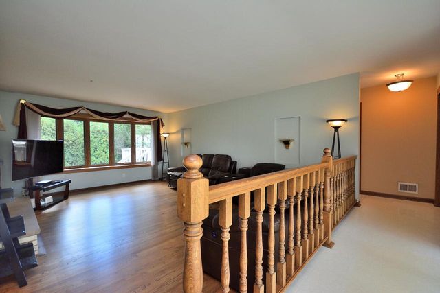 5222 S 20th STREET, Milwaukee, WI 53221