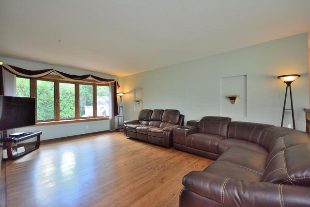 5222 S 20th STREET, Milwaukee, WI 53221