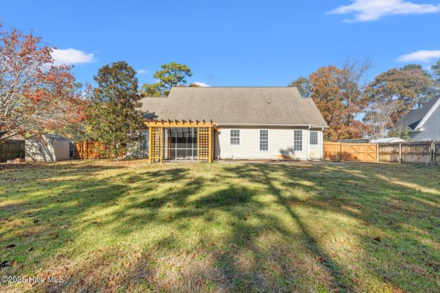 212 Doral Drive, Hampstead, NC 28443